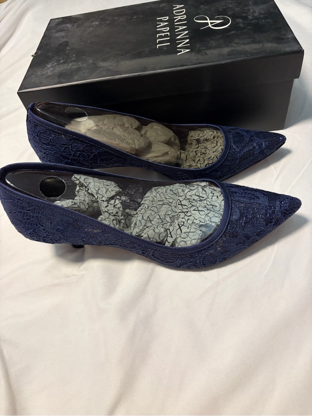 Adrianna Papell Women’s Blue Floral Lace Pointed Toe Slip-On Kitten Pumps 8 Box